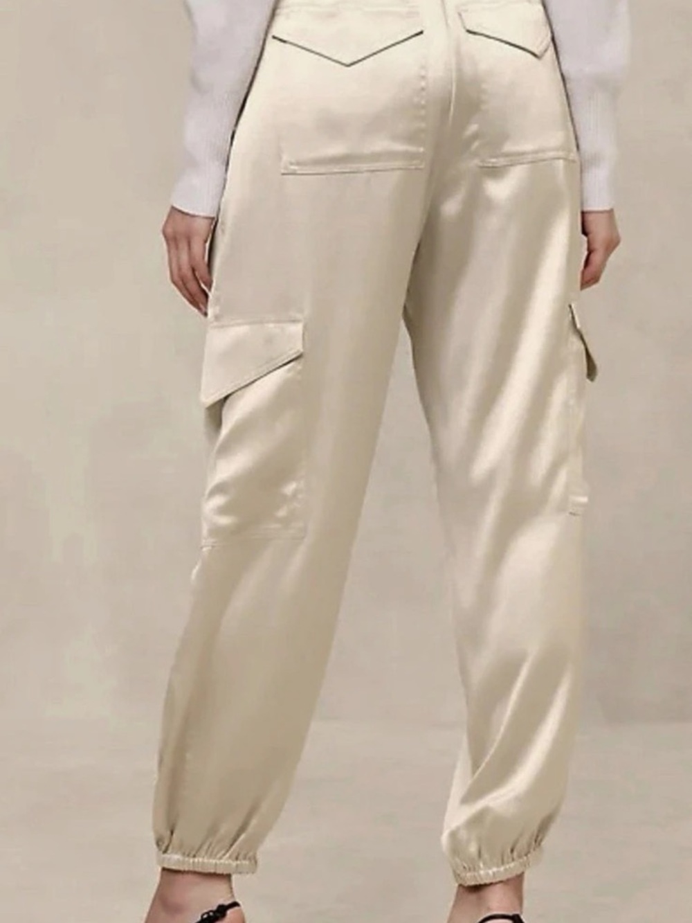 Banana Republic Satin Cargo Jogger Pants in Cream Size XS Like New